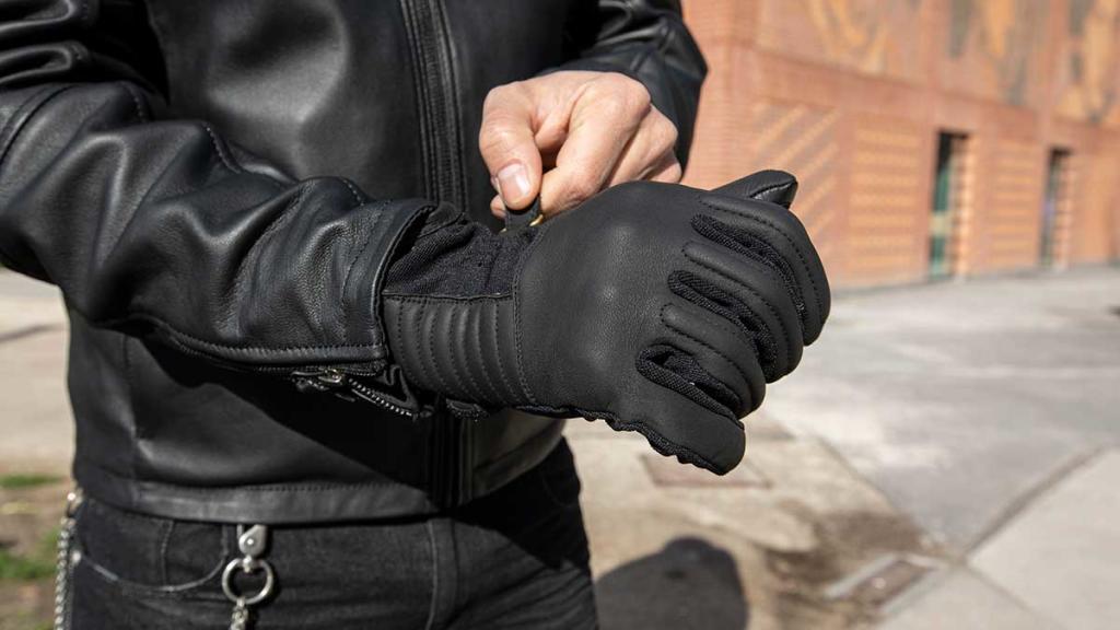 Nuevas medidas para motoristas: cómo saber si mis guantes están homologados
